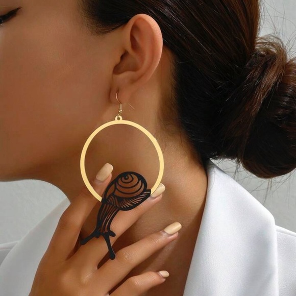 2/$30🌵 Cute Snail Outline Gold Hoop Earrings Linear Hippie Bohemian Unique NEW - Picture 10 of 11